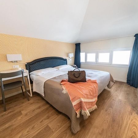 Hotel Kiss Riccione Luaran gambar