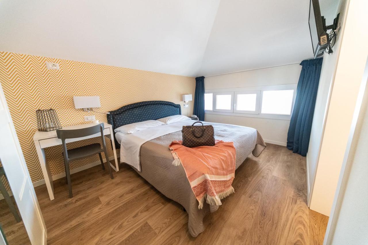 Hotel Kiss Riccione Luaran gambar