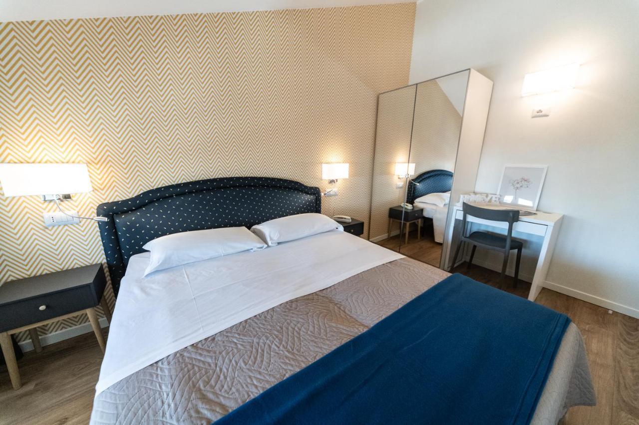 Hotel Kiss Riccione Luaran gambar